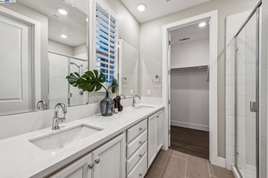 Stunning 4beds/3.5ba townhouse offers 1857sqft of beautifully on Fremont Park Golf Course in California - for sale on GolfHomes.com, golf home, golf lot