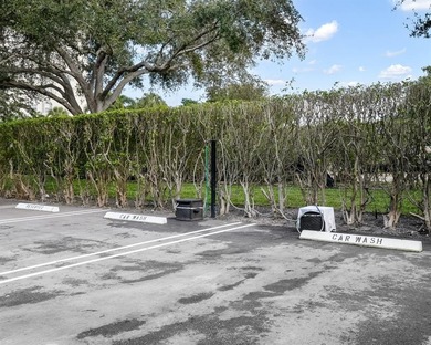 Gorgeous renovated 2 bed, 2 bath condo in all-ages Palm Aire on Palm-Aire Country Club and Resort - The Oaks in Florida - for sale on GolfHomes.com, golf home, golf lot