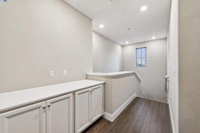 Stunning 4beds/3.5ba townhouse offers 1857sqft of beautifully on Fremont Park Golf Course in California - for sale on GolfHomes.com, golf home, golf lot