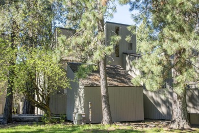 This Black Butte Ranch Condominium offers approximately 1,250 on Black Butte Ranch Golf Club Big Meadow in Oregon - for sale on GolfHomes.com, golf home, golf lot