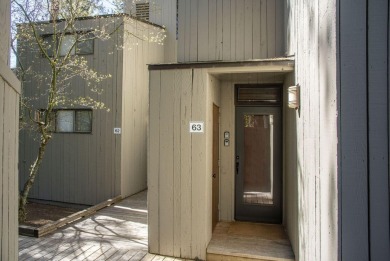 This Black Butte Ranch Condominium offers approximately 1,250 on Black Butte Ranch Golf Club Big Meadow in Oregon - for sale on GolfHomes.com, golf home, golf lot