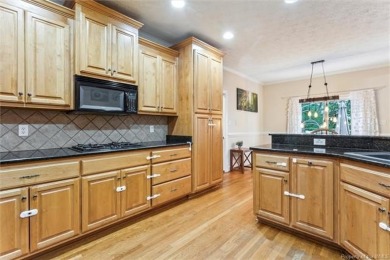 Stunning Home in Greensprings West! This 3-bed, 2.5-bath gem on Williamsburg National Golf Club in Virginia - for sale on GolfHomes.com, golf home, golf lot