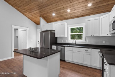 **SELLER OFFERING $5,000 TOWARDS BUYER'S CLOSING COSTS/OR on Lake Tansi Village Country Club in Tennessee - for sale on GolfHomes.com, golf home, golf lot