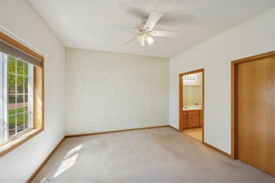 Welcome to easy, stair-free living in this beautiful 2-bedroom on Edinburgh USA in Minnesota - for sale on GolfHomes.com, golf home, golf lot