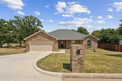 This charming 3 bedroom 2 bath home is nestled in the Holiday on Holiday Hills Country Club in Texas - for sale on GolfHomes.com, golf home, golf lot