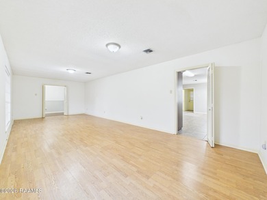 Welcome to 200 Vennard Avenue, a spacious 3-bedroom, 2.5-bath on Oakbourne Country Club in Louisiana - for sale on GolfHomes.com, golf home, golf lot