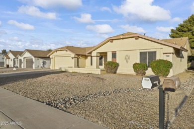 This Home features a SPACIOUS & INVITING 2-Bed, 2-Bath layout w/ on Grandview Golf Course in Arizona - for sale on GolfHomes.com, golf home, golf lot