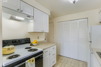 Welcome to this well-maintained single-level duplex, offering an on  in Oregon - for sale on GolfHomes.com, golf home, golf lot