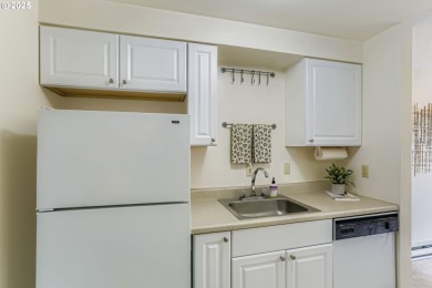 Welcome to this well-maintained single-level duplex, offering an on  in Oregon - for sale on GolfHomes.com, golf home, golf lot