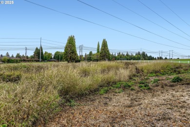 Welcome to this well-maintained single-level duplex, offering an on  in Oregon - for sale on GolfHomes.com, golf home, golf lot