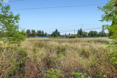 Welcome to this well-maintained single-level duplex, offering an on  in Oregon - for sale on GolfHomes.com, golf home, golf lot