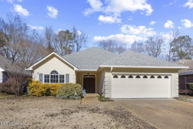 Great 3/2 in Azalea Trails in Castlewoods.  Open living room on Castlewoods Golf Club in Mississippi - for sale on GolfHomes.com, golf home, golf lot