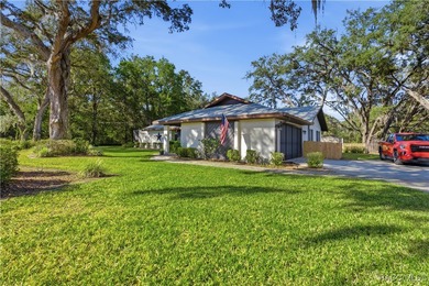 Welcome to this beautifully updated 3-bedroom, 2-bath, 2-car on Citrus Hills Golf Club in Florida - for sale on GolfHomes.com, golf home, golf lot