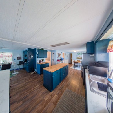 Now Accepting Ages 40 plus!!! Charming and well-maintained 1980 on Ocala Palms Golf and Country Club in Florida - for sale on GolfHomes.com, golf home, golf lot
