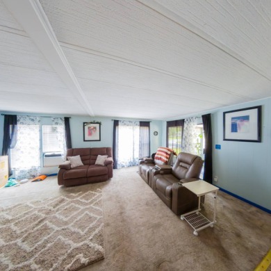 Now Accepting Ages 40 plus!!! Charming and well-maintained 1980 on Ocala Palms Golf and Country Club in Florida - for sale on GolfHomes.com, golf home, golf lot