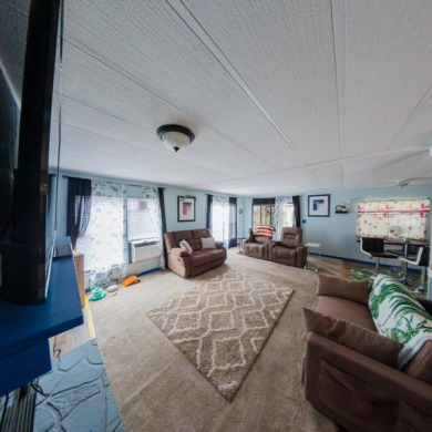Now Accepting Ages 40 plus!!! Charming and well-maintained 1980 on Ocala Palms Golf and Country Club in Florida - for sale on GolfHomes.com, golf home, golf lot