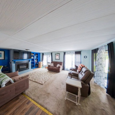 Now Accepting Ages 40 plus!!! Charming and well-maintained 1980 on Ocala Palms Golf and Country Club in Florida - for sale on GolfHomes.com, golf home, golf lot