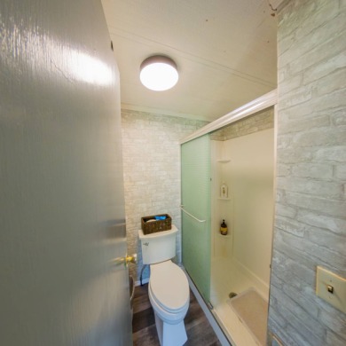 Now Accepting Ages 40 plus!!! Charming and well-maintained 1980 on Ocala Palms Golf and Country Club in Florida - for sale on GolfHomes.com, golf home, golf lot