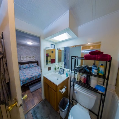 Now Accepting Ages 40 plus!!! Charming and well-maintained 1980 on Ocala Palms Golf and Country Club in Florida - for sale on GolfHomes.com, golf home, golf lot