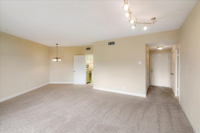 Beautiful condo in centrally located East Memphis! Updated with on Chickasaw Country Club in Tennessee - for sale on GolfHomes.com, golf home, golf lot