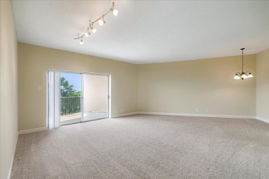 Beautiful condo in centrally located East Memphis! Updated with on Chickasaw Country Club in Tennessee - for sale on GolfHomes.com, golf home, golf lot