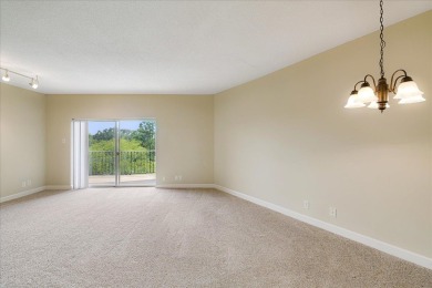 Beautiful condo in centrally located East Memphis! Updated with on Chickasaw Country Club in Tennessee - for sale on GolfHomes.com, golf home, golf lot