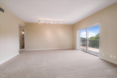 Beautiful condo in centrally located East Memphis! Updated with on Chickasaw Country Club in Tennessee - for sale on GolfHomes.com, golf home, golf lot