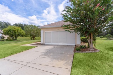 Quiet Cul-de-Sac Living in Del Webb Spruce Creek Golf & Country on Eagle Ridge At Spruce Creek Country Club in Florida - for sale on GolfHomes.com, golf home, golf lot