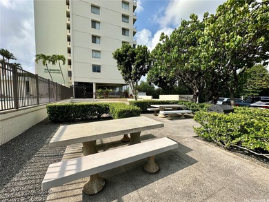 A MUST-SEE $50,000 below market! This spacious 2-bedroom, 1 on Honolulu Country Club in Hawaii - for sale on GolfHomes.com, golf home, golf lot