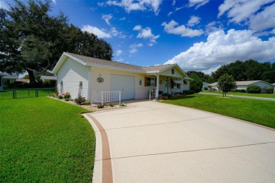 Charming, Cozy & Comfortable Home For Sale in Spruce Creek South on The Links of Spruce Creek in Florida - for sale on GolfHomes.com, golf home, golf lot