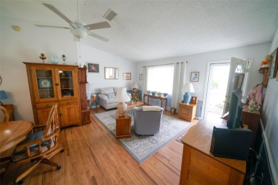Charming, Cozy & Comfortable Home For Sale in Spruce Creek South on The Links of Spruce Creek in Florida - for sale on GolfHomes.com, golf home, golf lot