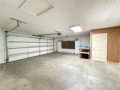 Discover this well-maintained 3 bed, 2 bath home located in a on Bella Vista Country Club - Scottsdale in Arkansas - for sale on GolfHomes.com, golf home, golf lot