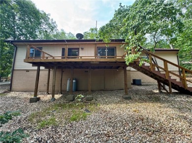Discover this well-maintained 3 bed, 2 bath home located in a on Bella Vista Country Club - Scottsdale in Arkansas - for sale on GolfHomes.com, golf home, golf lot