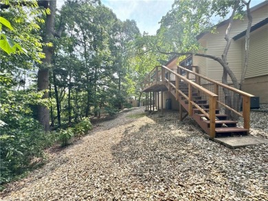 Discover this well-maintained 3 bed, 2 bath home located in a on Bella Vista Country Club - Scottsdale in Arkansas - for sale on GolfHomes.com, golf home, golf lot