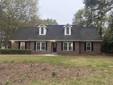 TOTALLY RENOVATED, ALL NEW KITCHEN, FRESH PAINT, NEW FLOORING on The Links At Lakewood in South Carolina - for sale on GolfHomes.com, golf home, golf lot