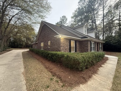 TOTALLY RENOVATED, ALL NEW KITCHEN, FRESH PAINT, NEW FLOORING on The Links At Lakewood in South Carolina - for sale on GolfHomes.com, golf home, golf lot