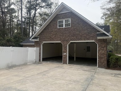 TOTALLY RENOVATED, ALL NEW KITCHEN, FRESH PAINT, NEW FLOORING on The Links At Lakewood in South Carolina - for sale on GolfHomes.com, golf home, golf lot