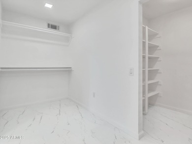 18th-hole stunner with VIEWS-walk to Palmbrook Clubhouse (~100 on PalmBrook Country Club in Arizona - for sale on GolfHomes.com, golf home, golf lot