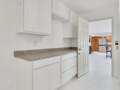 18th-hole stunner with VIEWS-walk to Palmbrook Clubhouse (~100 on PalmBrook Country Club in Arizona - for sale on GolfHomes.com, golf home, golf lot