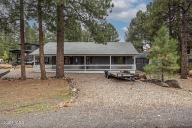 Welcome to this well-cared-for single level home perfectly on Pinewood Country Club in Arizona - for sale on GolfHomes.com, golf home, golf lot