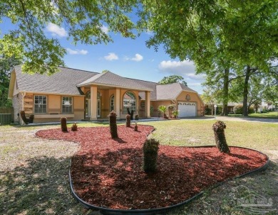 ***Update! SEE PHOTOS!! Beautiful new flooring, all wallpaper on Marcus Pointe Golf Club in Florida - for sale on GolfHomes.com, golf home, golf lot