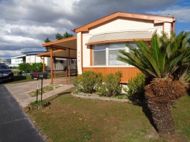 Take a look inside this extremely well maintained 1990, 2 bed/1 on YMCA Par 3 Home of the First Tee of Lakeland in Florida - for sale on GolfHomes.com, golf home, golf lot