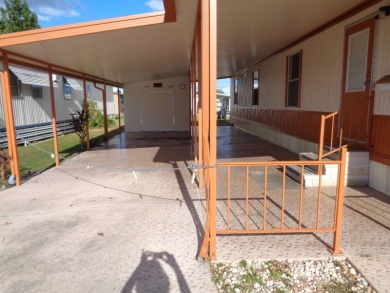 Take a look inside this extremely well maintained 1990, 2 bed/1 on YMCA Par 3 Home of the First Tee of Lakeland in Florida - for sale on GolfHomes.com, golf home, golf lot