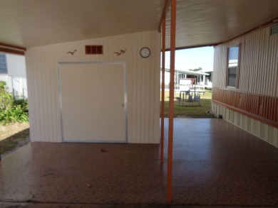 Take a look inside this extremely well maintained 1990, 2 bed/1 on YMCA Par 3 Home of the First Tee of Lakeland in Florida - for sale on GolfHomes.com, golf home, golf lot