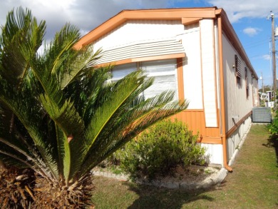 Take a look inside this extremely well maintained 1990, 2 bed/1 on YMCA Par 3 Home of the First Tee of Lakeland in Florida - for sale on GolfHomes.com, golf home, golf lot