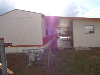 Take a look inside this extremely well maintained 1990, 2 bed/1 on YMCA Par 3 Home of the First Tee of Lakeland in Florida - for sale on GolfHomes.com, golf home, golf lot