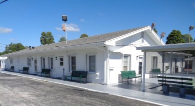 Take a look inside this extremely well maintained 1990, 2 bed/1 on YMCA Par 3 Home of the First Tee of Lakeland in Florida - for sale on GolfHomes.com, golf home, golf lot