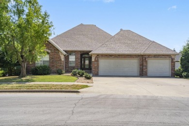 Welcome to 115 Ironwood, a beautifully maintained 5-bedroom, 3 on Island Green Golf Club in Missouri - for sale on GolfHomes.com, golf home, golf lot