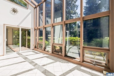 Welcome to this beautiful 2-bedroom + den, 2-bath condo in the on  in Washington - for sale on GolfHomes.com, golf home, golf lot