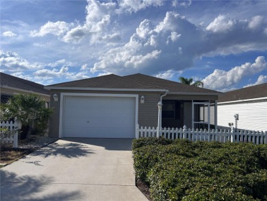 Discover your future home in the heart of The Villages on The Links of Spruce Creek in Florida - for sale on GolfHomes.com, golf home, golf lot